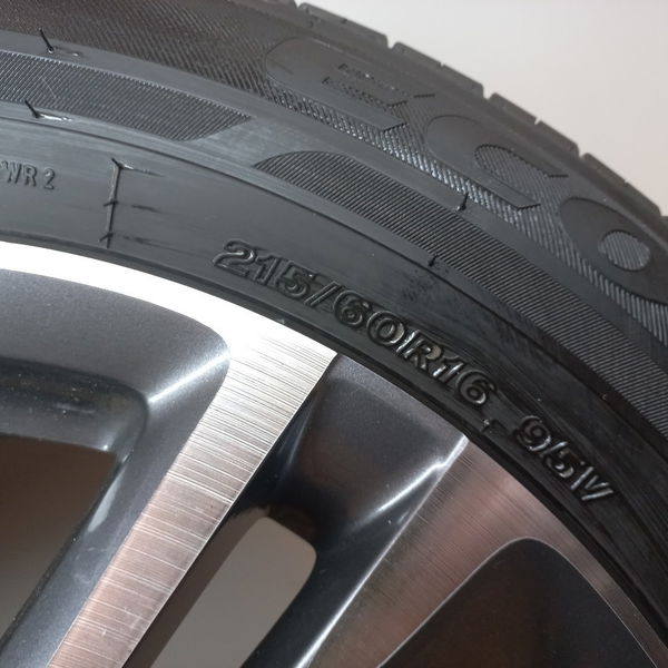 Roda Com Pneu Chevrolet Tracker 12t 2021