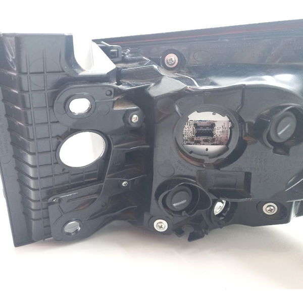 Lanterna Traseira Esquerda Toyota Hilux Sw4 2021