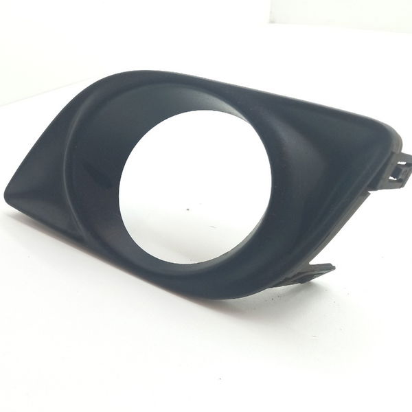 Moldura Farol Milha Lado Direito Nissan Versa Sl 1.6 2014