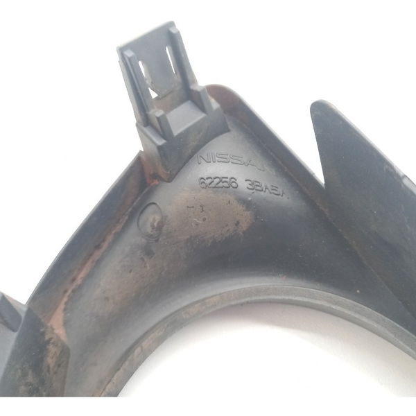 Moldura Farol Milha Lado Direito Nissan Versa Sl 1.6 2014