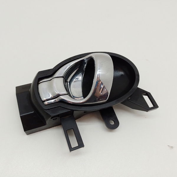 Maçaneta Interna Dianteira Esquerda Nissan Versa Sl 1.6 2014