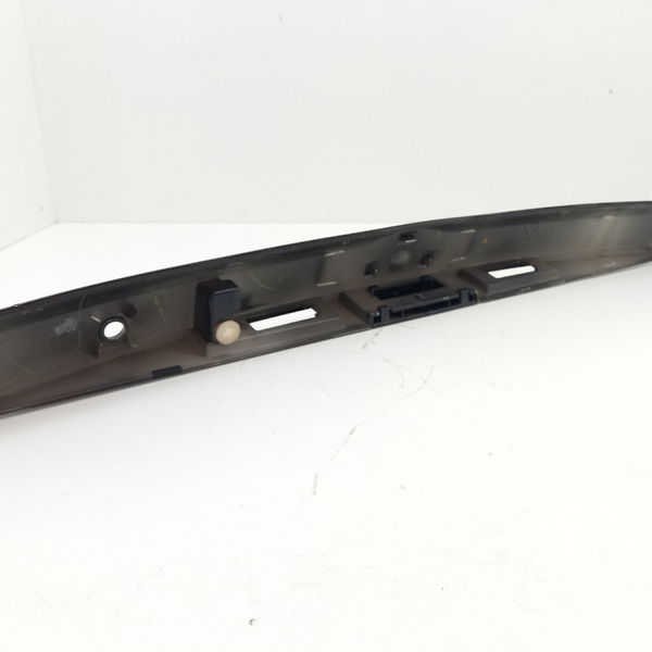 Moldura Aplique Tampa Traseira Com Detalhe Versa 2014