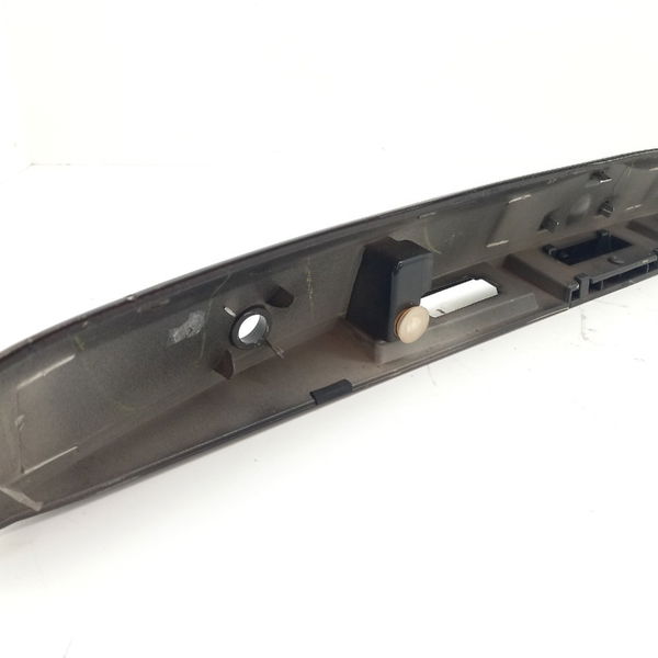 Moldura Aplique Tampa Traseira Com Detalhe Versa 2014