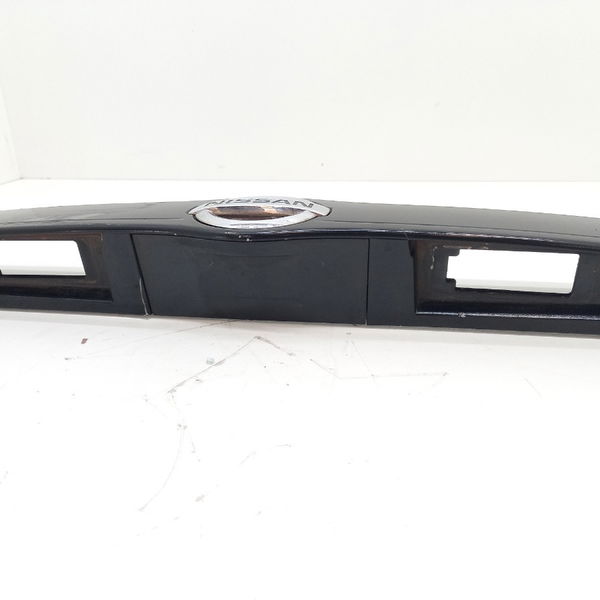 Moldura Aplique Tampa Traseira Com Detalhe Versa 2014