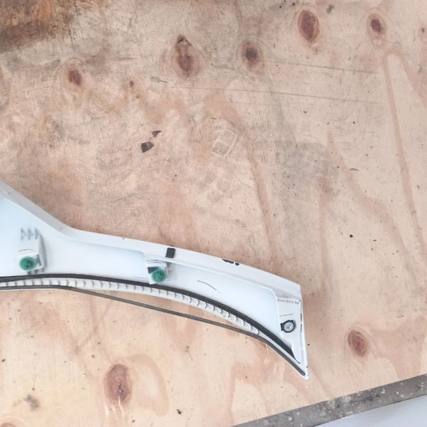 Moldura Da Tampa Traseira Com Detalhe Pequenos Riscos Honda