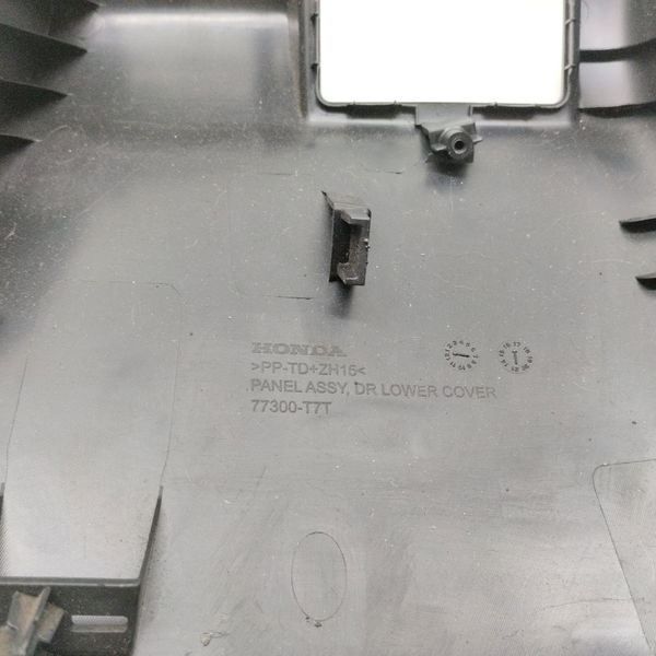 Acabamento Interno Esquerdo Do Painel Honda Hrv 1.8 2017