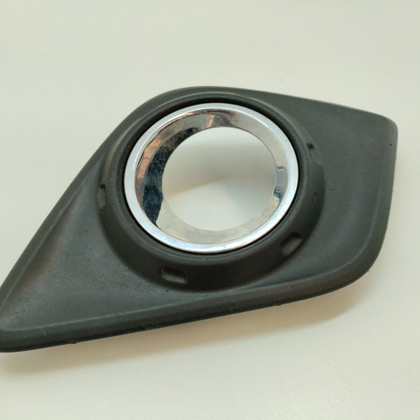 Moldura Milha Lado Esquerdo Hilux 2016/2018