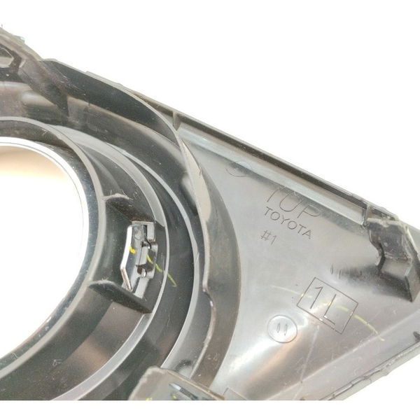Moldura Milha Lado Esquerdo Hilux 2016/2018