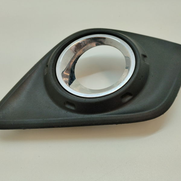 Moldura Milha Lado Esquerdo Hilux 2016/2018