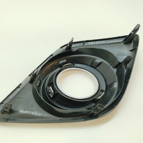 Moldura Milha Lado Direito Hilux 2016/2018