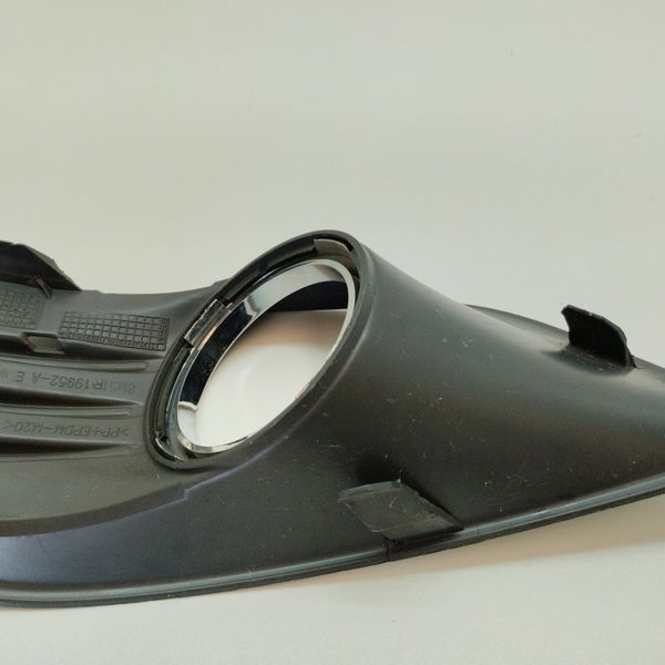 Moldura Milha C/detalhe Lado Esquerdo Ford Focus 2009/2013
