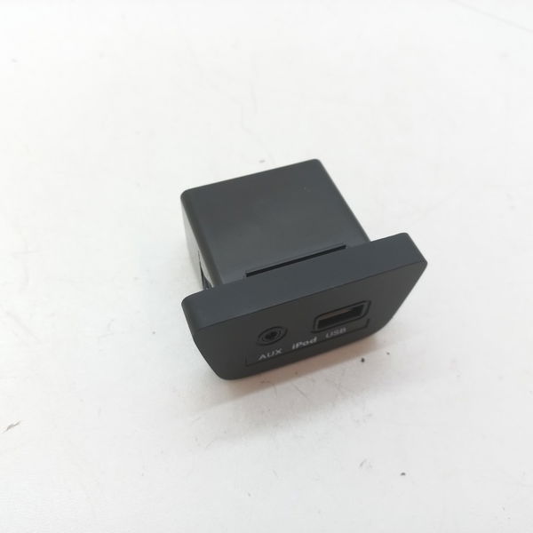 Tomada Usb Auxiliar Hyundai I30 1.8 2015