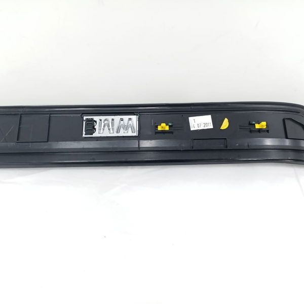 Soleira Porta Dianteira Direita Bmw 320i 2010 7060280