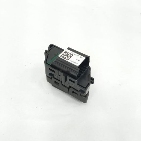 Botão Trava Porta Dianteira Direita Gm Equinox 2020 26200593
