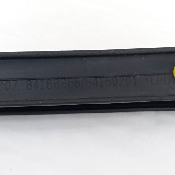 Borracha Spoiler Lateral Direito Gm Equinox 2020