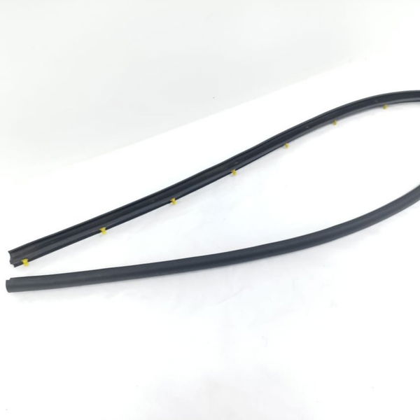 Borracha Spoiler Lateral Direito Gm Equinox 2020