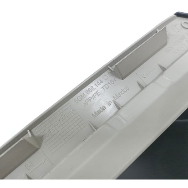 Acabamento Direito Moldura Vidro Vw Golf Tsi 2014 