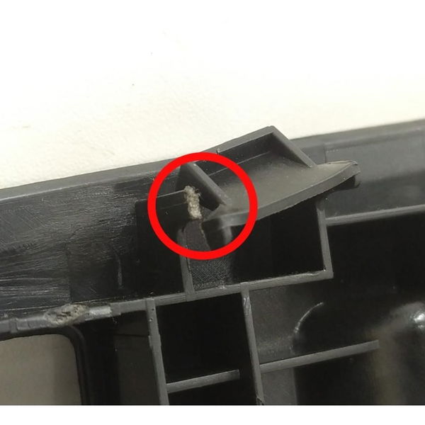 Moldura Botão Vidro Dianteira Direita Tracker 2018 Detalhe