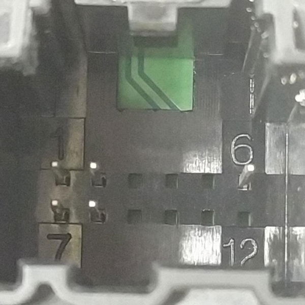 Botão Comando Vidro Porta Dianteira Direita Tracker 2018