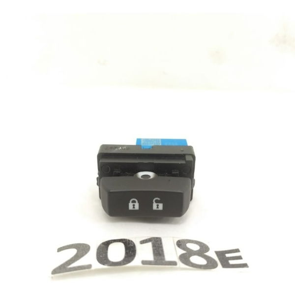 Botão Comando Trava Porta Dianteira Direita Tracker 2018