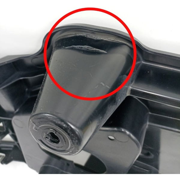Guia Esquerdo Parachoque Traseiro Bmw X1 2013 Detalhe