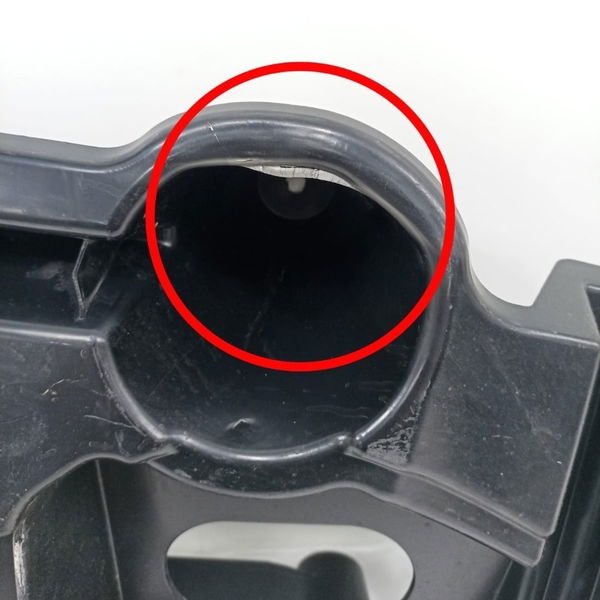 Guia Esquerdo Parachoque Traseiro Bmw X1 2013 Detalhe