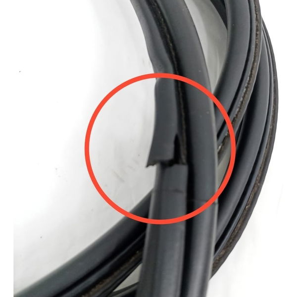Borracha Tampa Traseira Bmw X1 2012 2013 Detalhe
