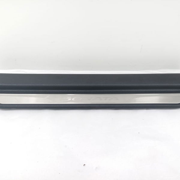 Soleira Porta Dianteira Direita Hyundai Sonata 2011 Detalhe