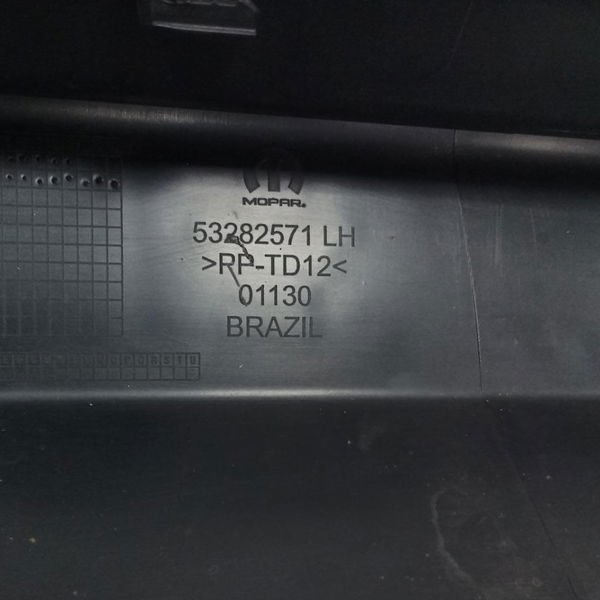 Spoiler Lateral Esquerda  Jeep Compass Flex 2017 Detalhe