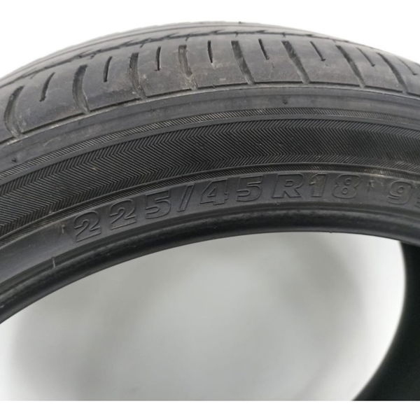 Pneu Kumho Solus 225/45 R18 Detalhe Dot 4310