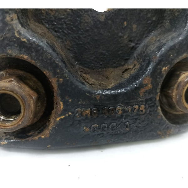 Suporte Grampo Feixe Mola Traseira Direita Amarok 2011