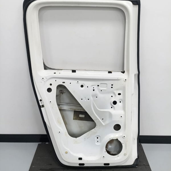 Porta Lata Traseira Esquerda Volkswagen Amarok 2011  Detalhe