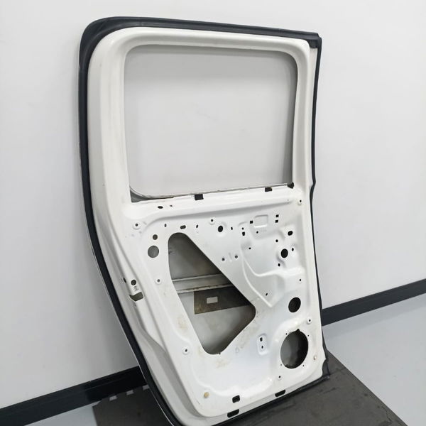 Porta Lata Traseira Esquerda Volkswagen Amarok 2011  Detalhe