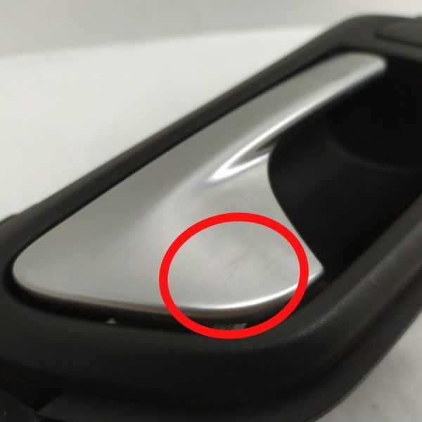 Maçaneta Interna Traseira Direita Vw Amarok 2011 Detalhe