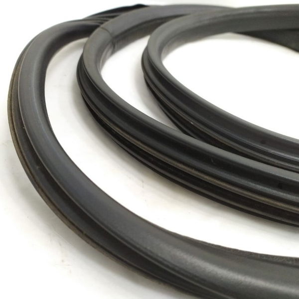 Borracha Porta Traseira Direita Vw Amarok 2011 Detalhe