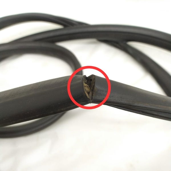 Borracha Porta Traseira Direita Vw Amarok 2011 Detalhe