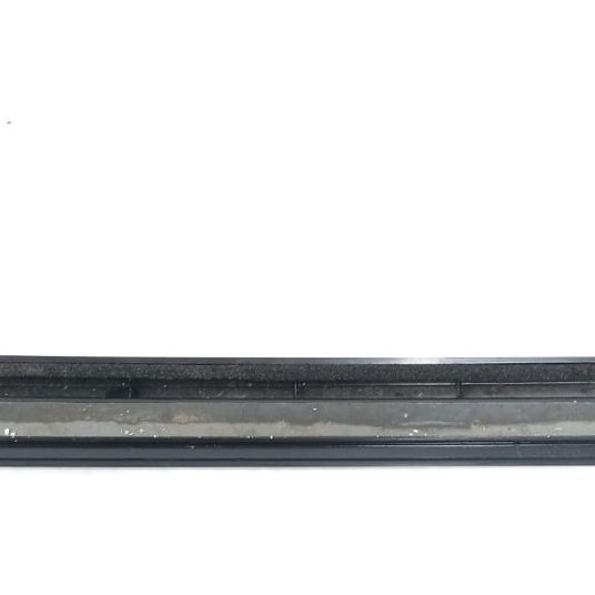 Friso Direito Vigia Traseira Vw Tiguan 2018  8u0854816