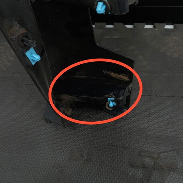 Spoiler Lateral Direito Jeep Compass Flex 2017 N4 Detalhe