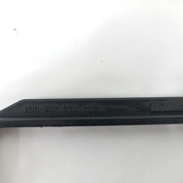 Trava Suporte Fusível Audi Rs5 2010 Unidade 8d0937083