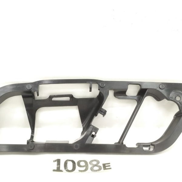 Suporte Maçaneta Dianteira Esquerda Passat Cc 2014