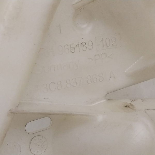 Suporte Fechadura Dianteira Direita Passat Cc 2014 Detalhe