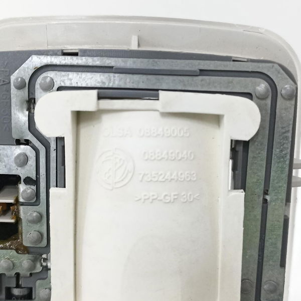 Luz Cortesia Teto Fiat Idea Adventure 2014-15 735244963
