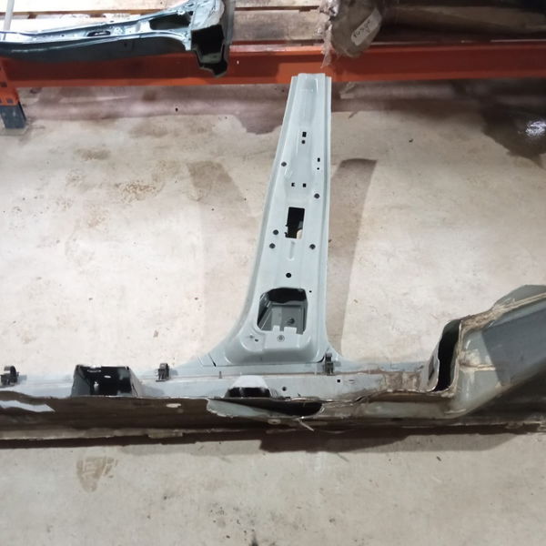 Coluna T Direita Fiat Toro 2018