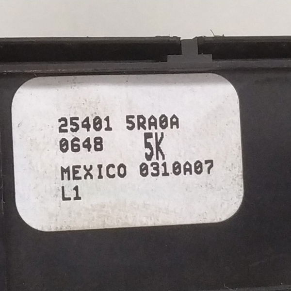 Botão Vidro Dianteiro Esquerdo Kicks 2018 Detalhe