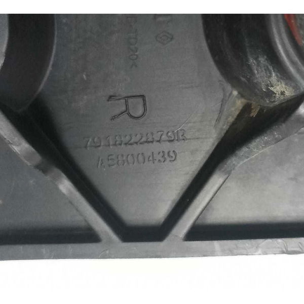 Guia Parachoque Traseiro Direito Renault Fluence 2014