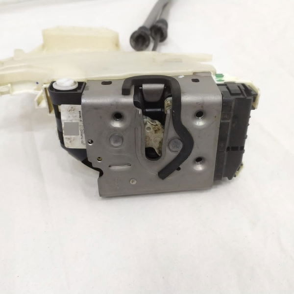 Fechadura Porta Traseira Direita Renegade 2019 Detalhe