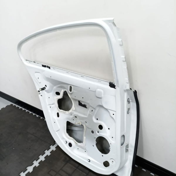 Porta Lata Traseira Esquerda Fluence 2014.15  Detalhe