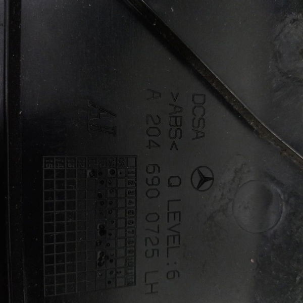 Acabamento Esquerdo Coluna Traseira C300 V6 2011