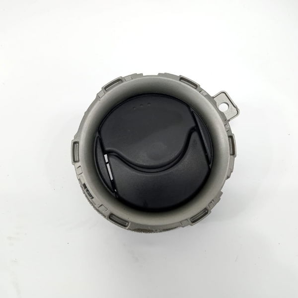 Difusor De Ar Dianteiro Direito Nissan Versa 2018 2019
