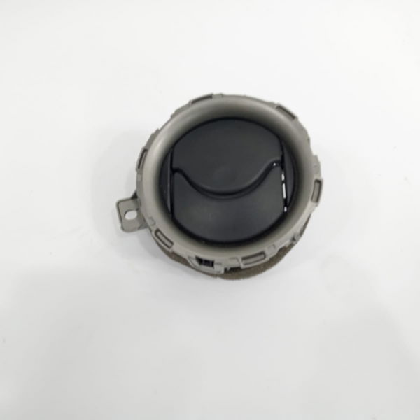 Difusor De Ar Dianteiro Esquerdo Nissan Versa 2018 2019 
